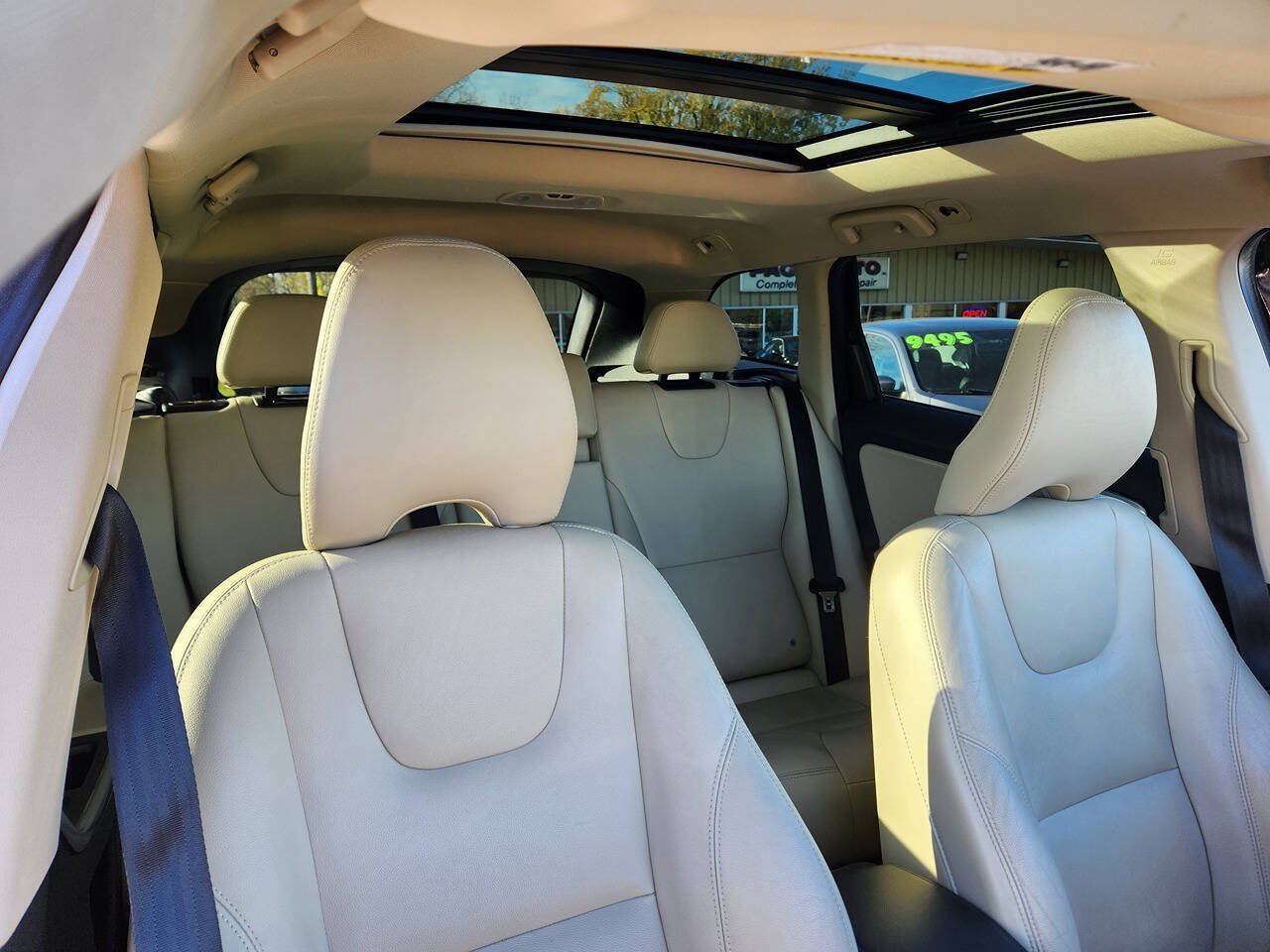 Used 2016 Volvo XC60 T5 Premier w/ Proximity Package FWD image 13