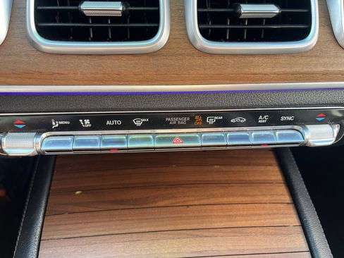 Used 2020 Mercedes-Benz GLS 450 4MATIC image 25