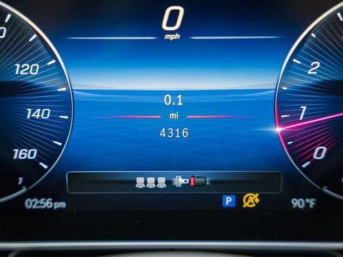 Used 2024 Mercedes-Benz GLC 300 4MATIC image 43