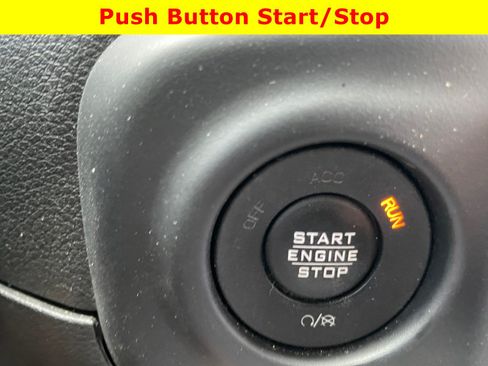 Used 2019 Jeep Wrangler Unlimited Sahara AWD/4WD image 32