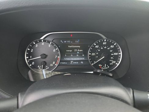 Certified 2024 Nissan Frontier SV w/ Technology Package image 8