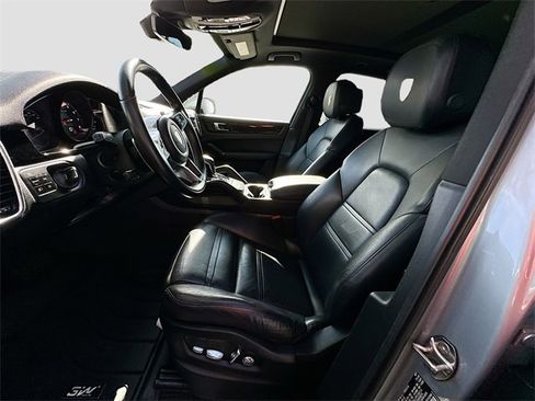 Used 2020 Porsche Cayenne image 22
