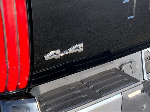 Used 2023 Toyota Tundra Limited AWD/4WD image 10