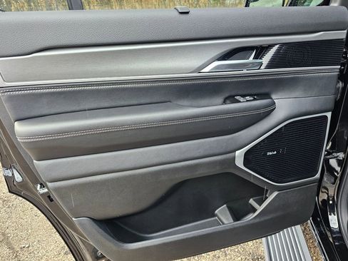 New 2026 Jeep Grand Wagoneer Limited AWD/4WD image 37