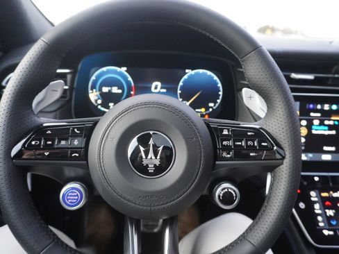 New 2025 Maserati Grecale Modena image 20