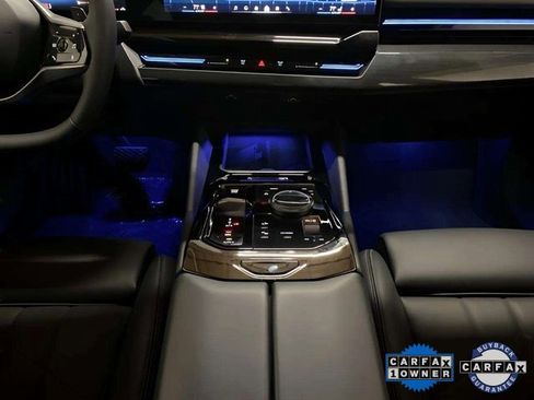 Used 2025 BMW 530i xDrive image 18