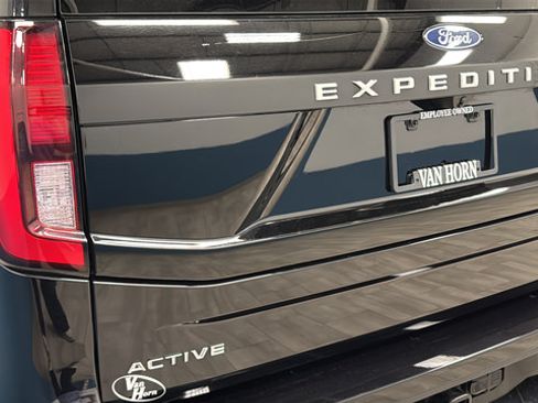Used 2025 Ford Expedition Active AWD/4WD image 42