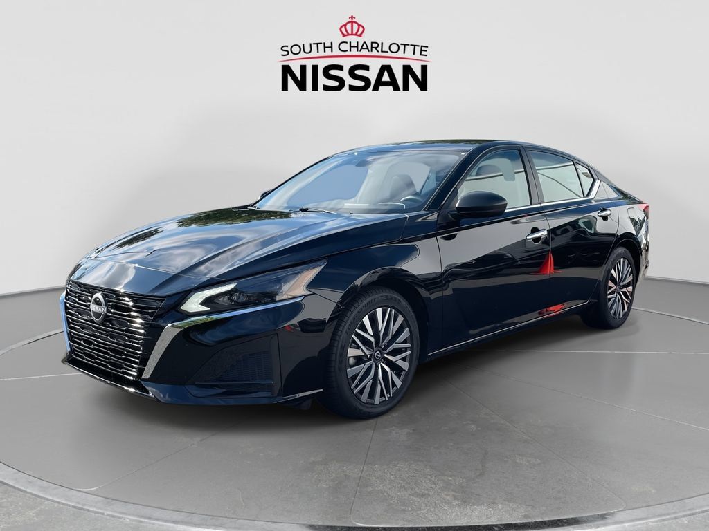 Used 2025 Nissan Altima 2.5 SV FWD image 3