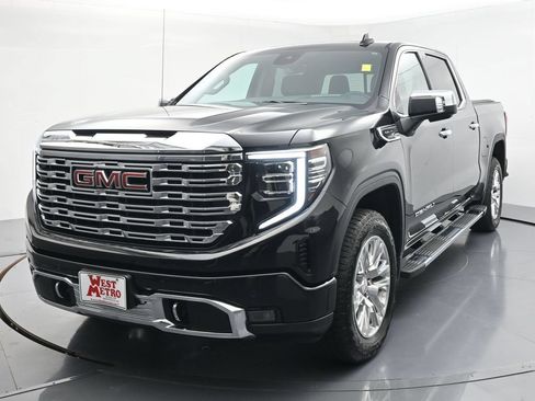 Used 2025 GMC Sierra 1500 Denali w/ Technology Package AWD/4WD image 3