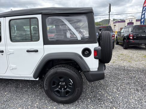 Used 2026 Jeep Wrangler Unlimited Sport AWD/4WD image 9