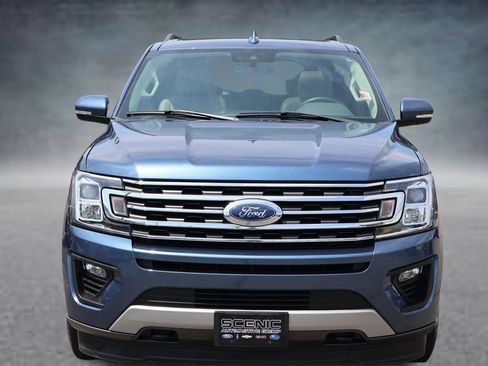 Used 2020 Ford Expedition XLT w/ Equipment Group 202A AWD/4WD image 31