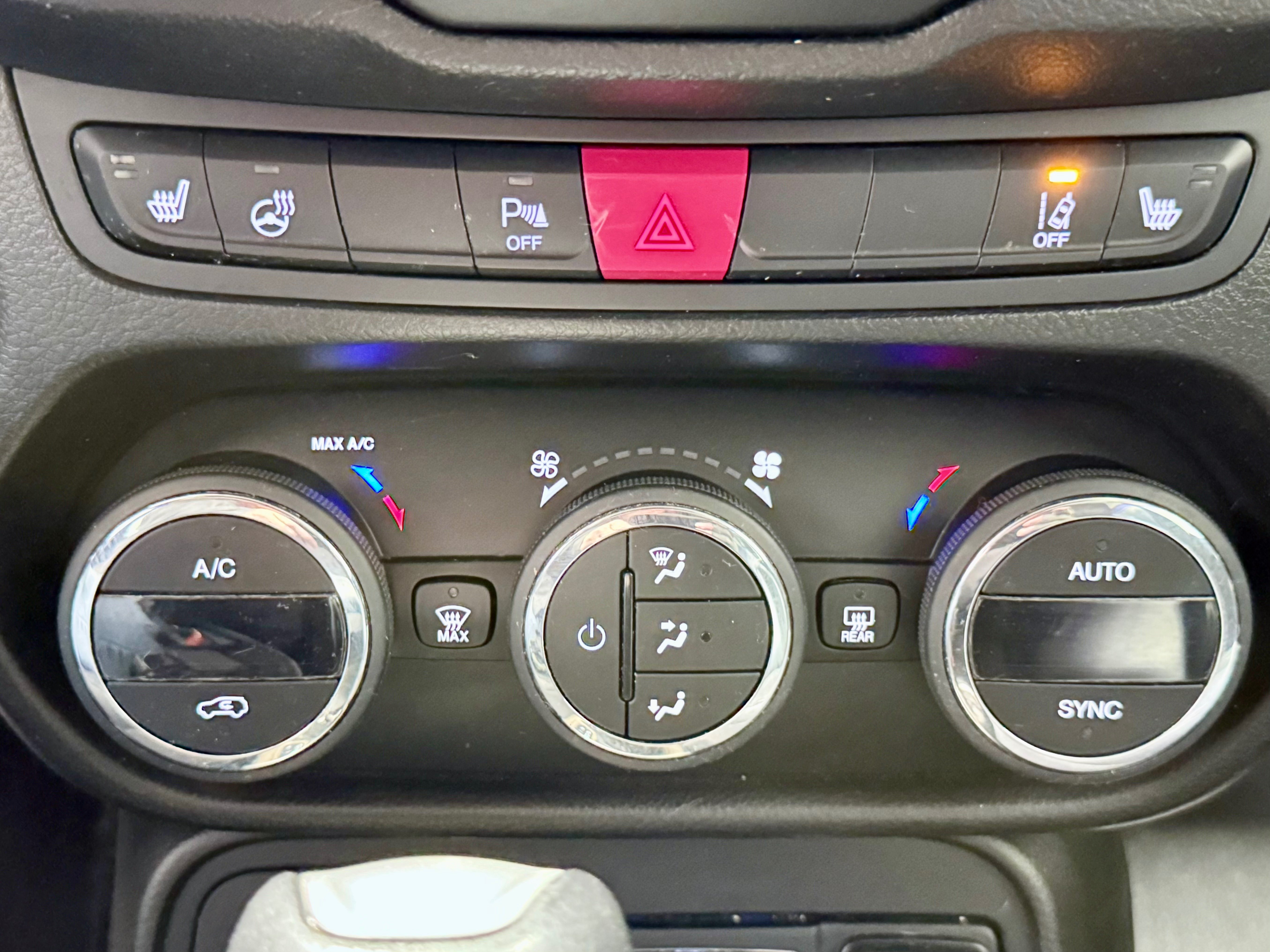 Used 2016 Jeep Renegade Limited w/ Advanced Technology Group AWD/4WD image 25