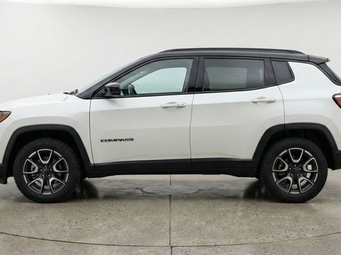 Used 2025 Jeep Compass Trailhawk AWD/4WD image 5