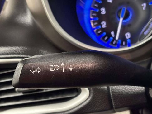 Used 2021 Chrysler Voyager Lxi FWD image 33