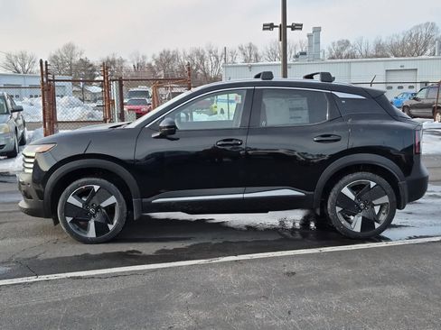New 2026 Nissan Kicks SR w/ Cold Weather Package AWD/4WD image 5
