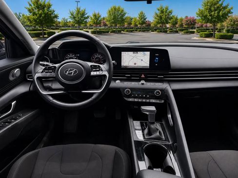 Used 2023 Hyundai Elantra SEL w/ Convenience Package FWD image 16