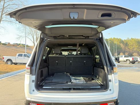 Used 2024 Jeep Grand Wagoneer L Series III image 32