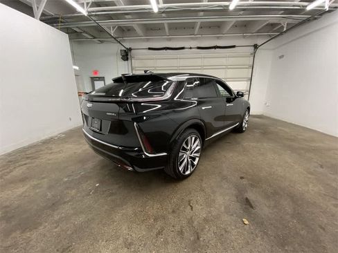 Certified 2024 Cadillac Lyriq Luxury image 6