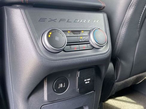 Certified 2025 Ford Explorer ST-Line w/ Premium Package image 17