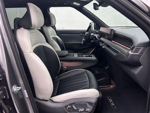 Used 2024 Kia EV9 GT-Line AWD/4WD image 19