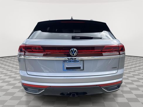 Used 2024 Volkswagen Atlas Cross Sport SE image 4