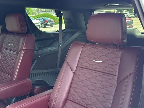 Certified 2025 Cadillac Escalade Premium Luxury w/ Touring Package AWD/4WD image 29