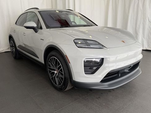 New 2026 Porsche Macan 4 Electric AWD/4WD image 7
