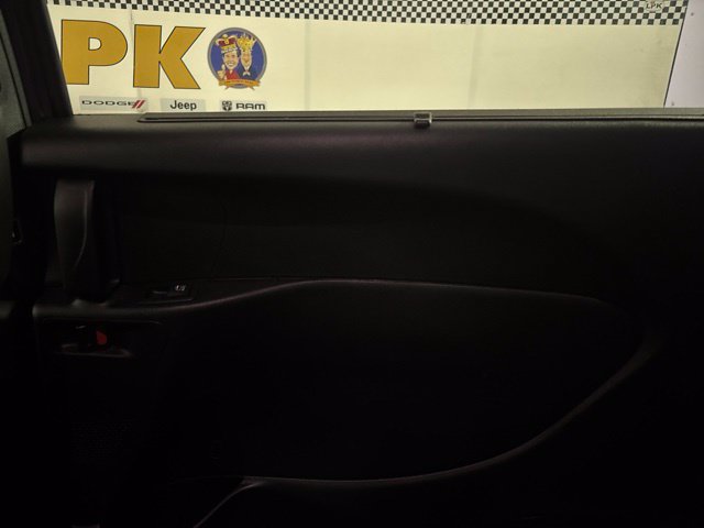 Used 2025 Chrysler Pacifica Select FWD image 25