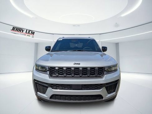 New 2026 Jeep Grand Cherokee Altitude RWD image 8
