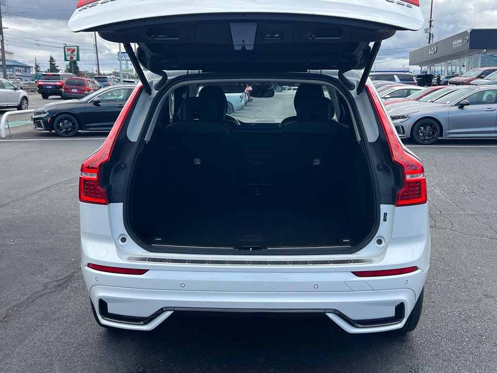 Used 2023 Volvo XC60 B5 Plus AWD/4WD image 8
