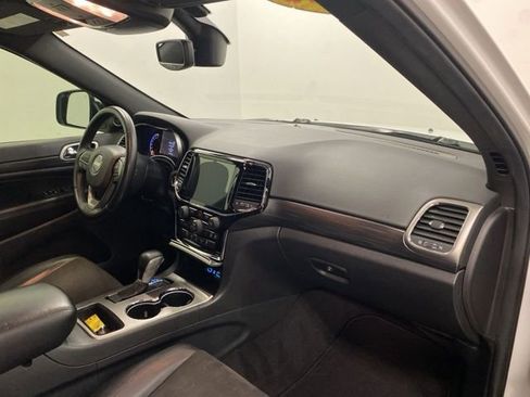 Used 2020 Jeep Grand Cherokee Altitude image 22