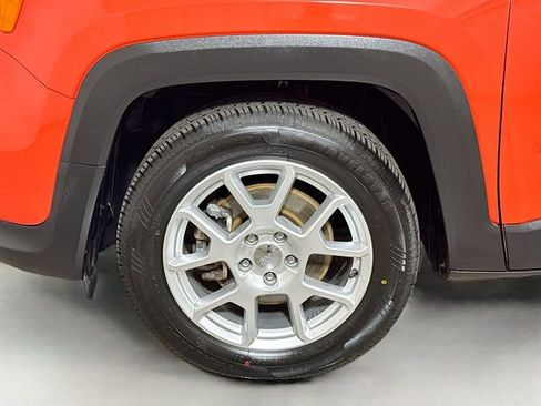 Used 2021 Jeep Renegade Latitude FWD image 28