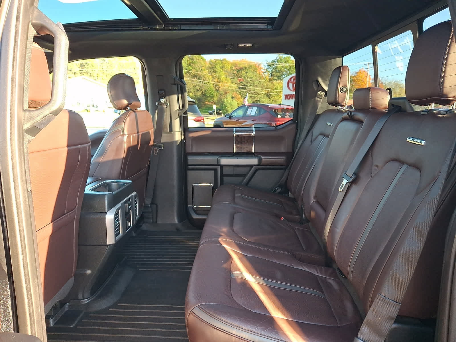 Used 2016 Ford F150 Platinum w/ Equipment Group 701A Luxury AWD/4WD image 11