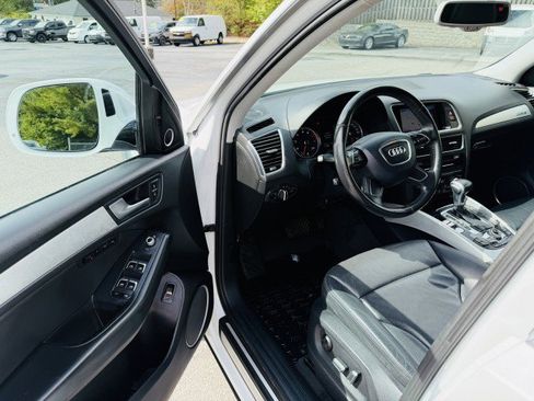 Used 2017 Audi Q5 2.0T Premium Plus w/ Technology Package image 9