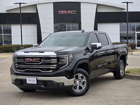 Used 2024 GMC Sierra 1500 SLT image 1