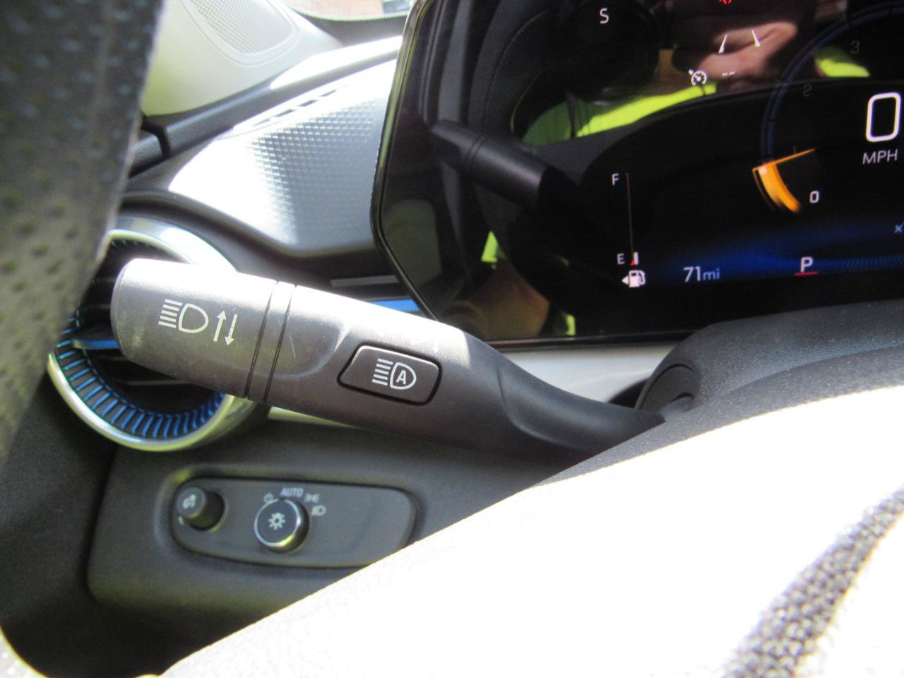 Used 2025 Chevrolet Trax LT FWD image 21