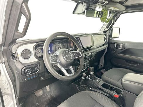 Used 2024 Jeep Wrangler Unlimited Sahara w/ Technology Group image 20