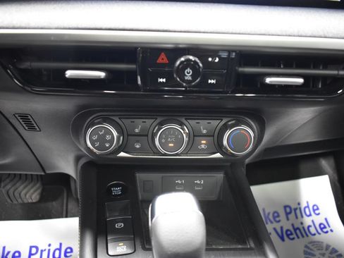 Used 2025 Nissan Kicks SV w/ SV Premium Package AWD/4WD image 20