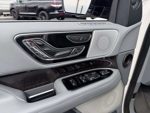 Used 2018 Lincoln Navigator Reserve w/ Technology Package AWD/4WD image 19