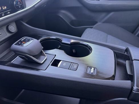 Used 2023 Nissan Rogue SV image 19