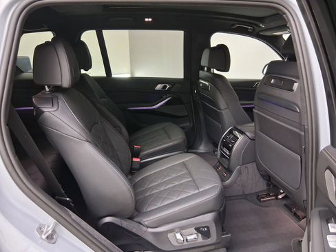 Certified 2025 BMW X7 xDrive40i w/ M Sport Package AWD/4WD image 33