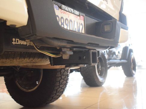 Used 2017 Toyota Tacoma SR5 RWD image 32