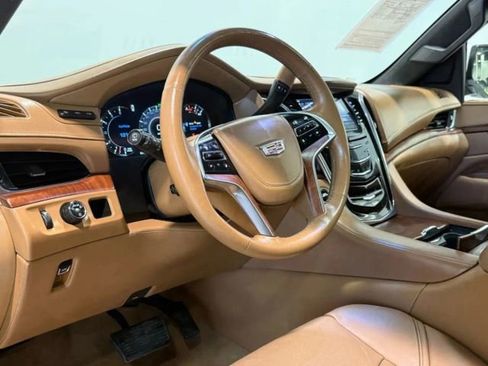 Used 2017 Cadillac Escalade Platinum image 18