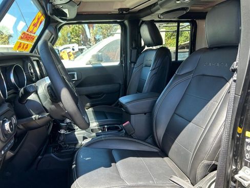 Used 2023 Jeep Wrangler Unlimited Sahara AWD/4WD image 16