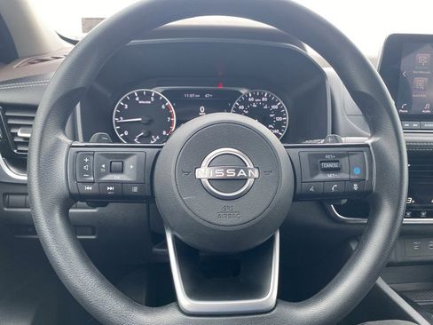 Used 2022 Nissan Rogue SV image 27