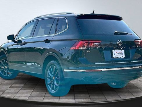 Used 2023 Volkswagen Tiguan SE w/ Panoramic Sunroof Package AWD/4WD image 7