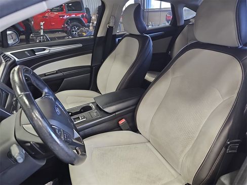 Used 2019 Ford Fusion SE w/ Equipment Group 151A image 14