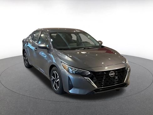 Used 2025 Nissan Sentra SV image 3