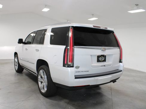 Used 2020 Cadillac Escalade Premium Luxury AWD/4WD image 8