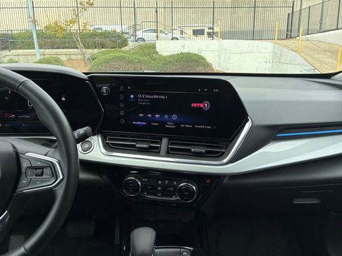 Used 2025 Chevrolet Trax LT w/ LT Convenience Package image 17